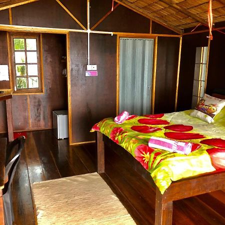 Beachfront Hut Upstairs Astra - Beach Shack Chalet Kampong Juara Luaran gambar