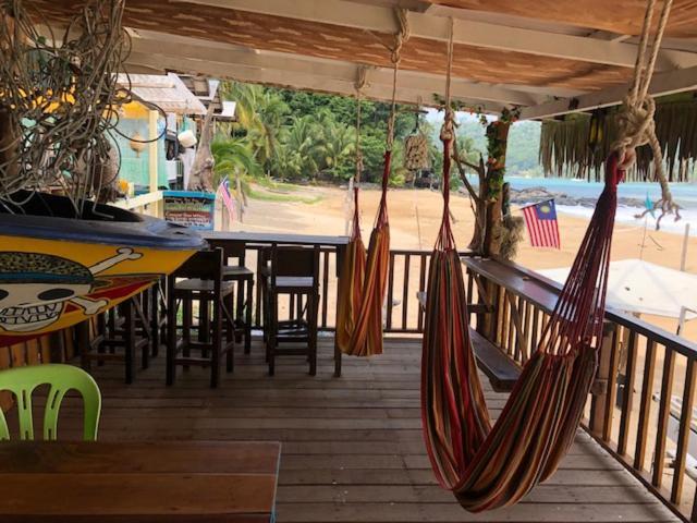 Beachfront Hut Upstairs Astra - Beach Shack Chalet Kampong Juara Luaran gambar