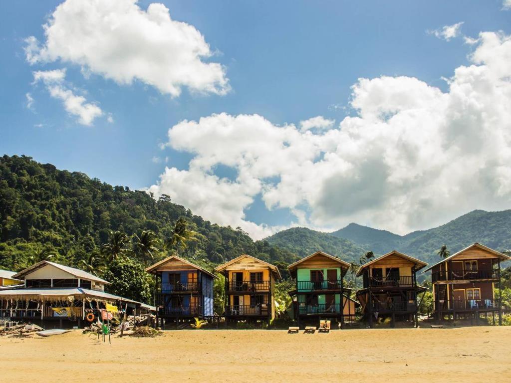 Beachfront Hut Upstairs Astra - Beach Shack Chalet Kampong Juara Luaran gambar