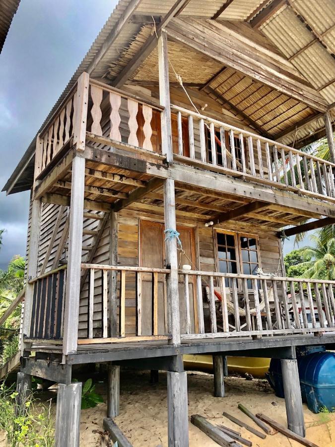 Beachfront Hut Upstairs Astra - Beach Shack Chalet Kampong Juara Luaran gambar