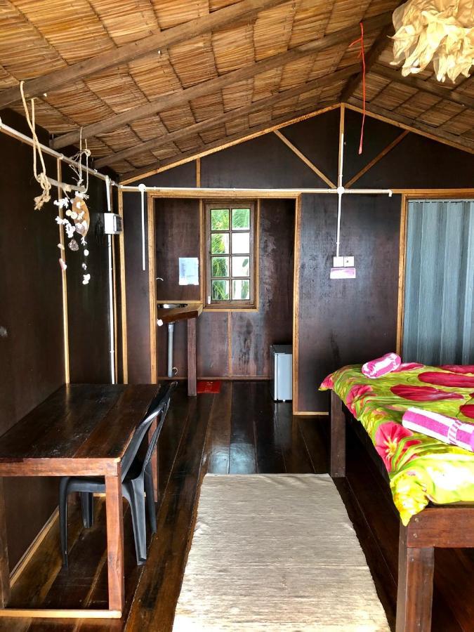 Beachfront Hut Upstairs Astra - Beach Shack Chalet Kampong Juara Luaran gambar