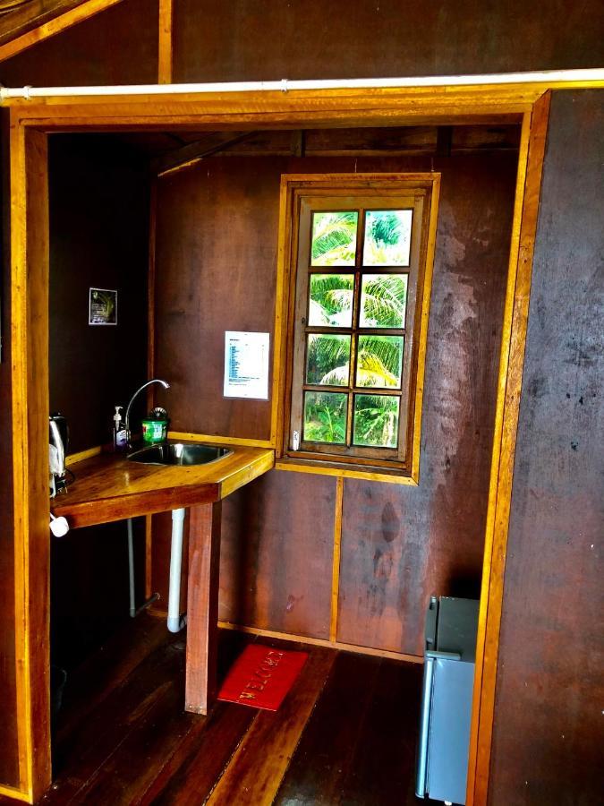 Beachfront Hut Upstairs Astra - Beach Shack Chalet Kampong Juara Luaran gambar