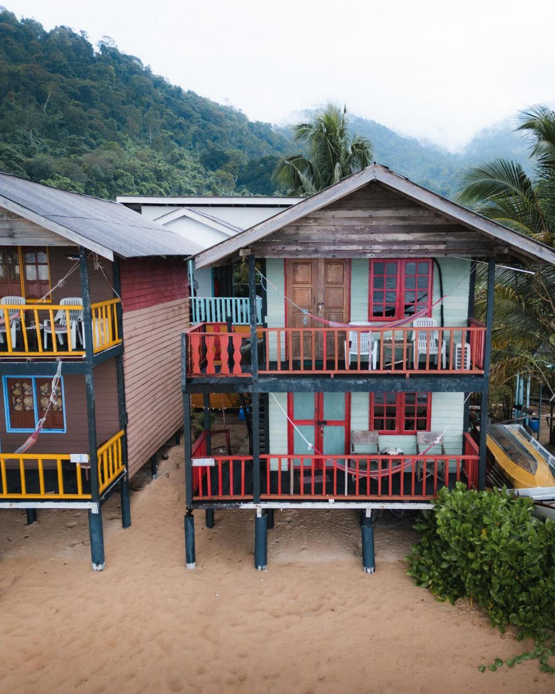 Beachfront Hut Upstairs Astra - Beach Shack Chalet Kampong Juara Luaran gambar