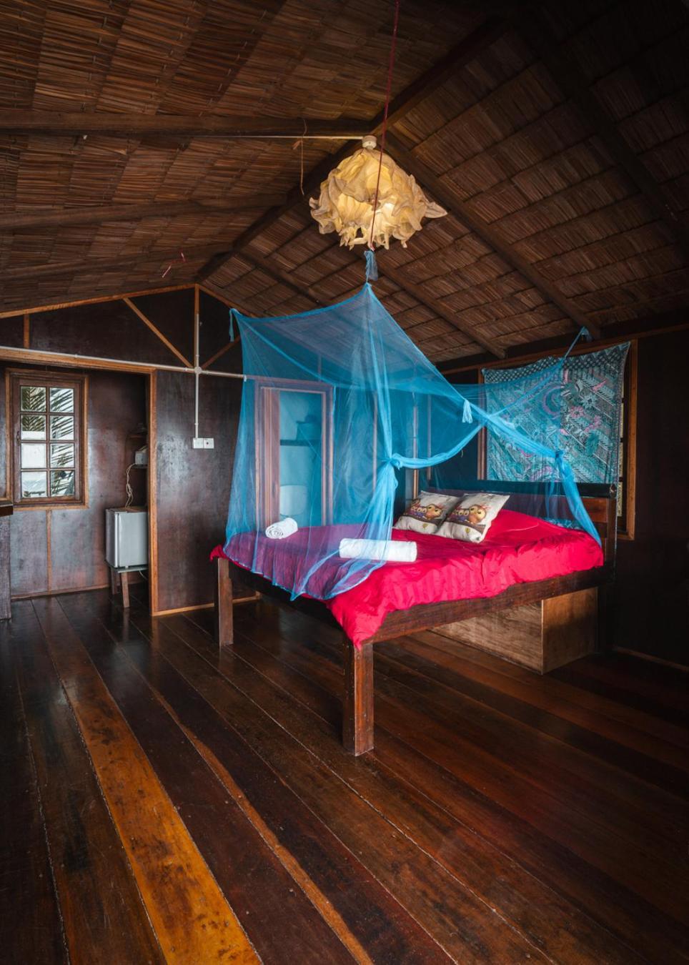 Beachfront Hut Upstairs Astra - Beach Shack Chalet Kampong Juara Luaran gambar