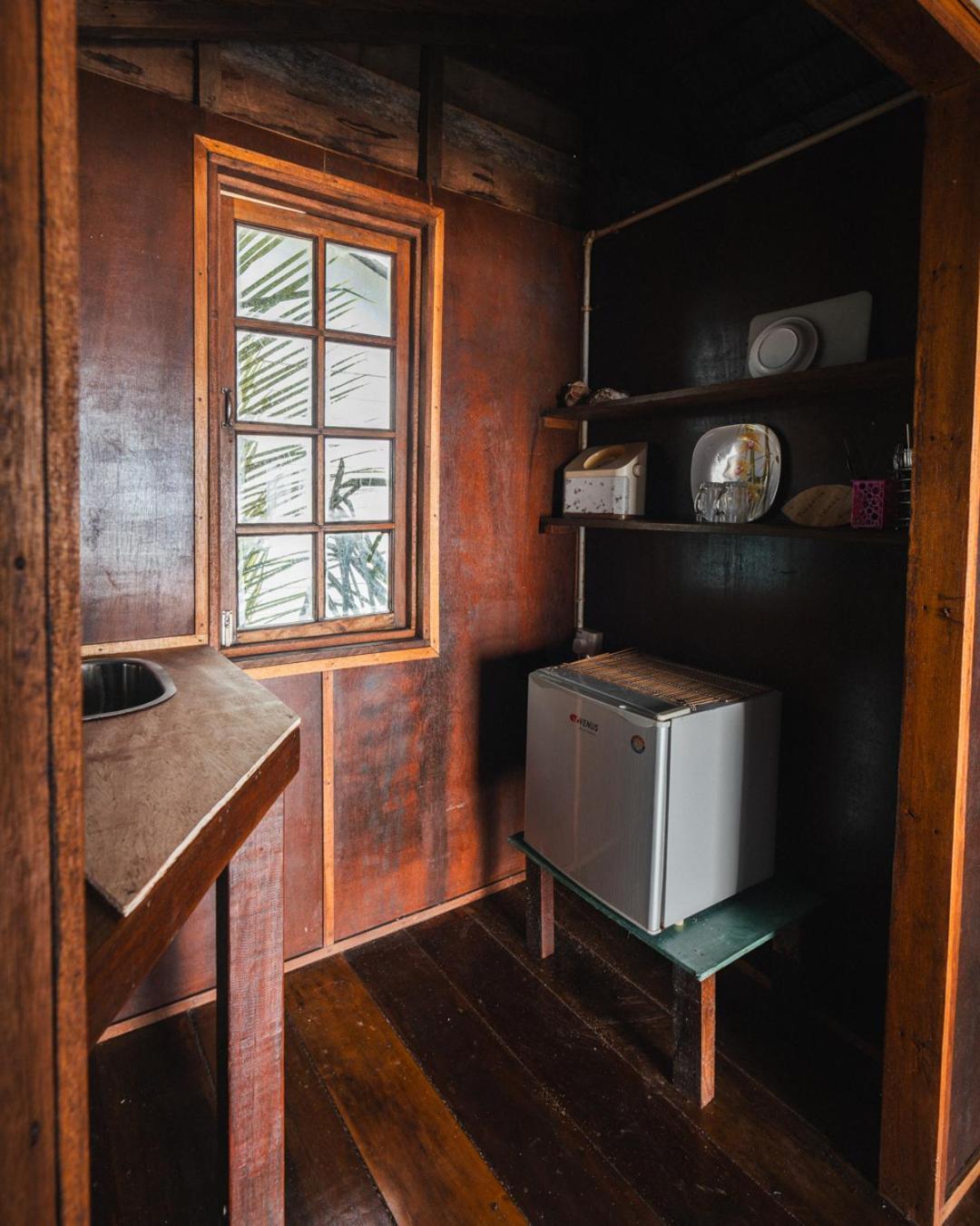 Beachfront Hut Upstairs Astra - Beach Shack Chalet Kampong Juara Luaran gambar